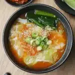 Kohl Sojabohnenpaste Suppe – Baechu Doenjang Guk genießen First Image First Image