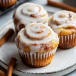 Zimtschnecken Muffins mit Glasur: Saftiges Hefegebäck im Muffinformat First Image First Image
