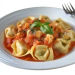 Tortellini mit Tomaten-Käse-Sauce First Image First Image